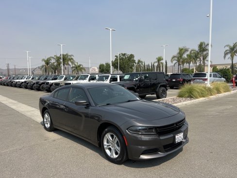 Used 2022 Dodge Charger SXT image 2