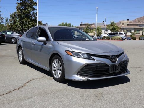 Used 2020 Toyota Camry LE image 2