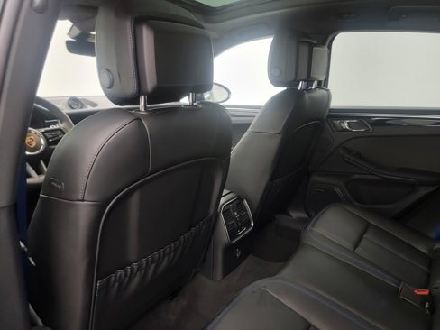 New 2026 Porsche Macan image 17