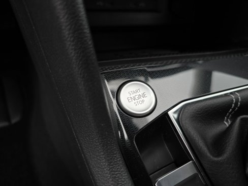 New 2025 Volkswagen Taos SE image 33