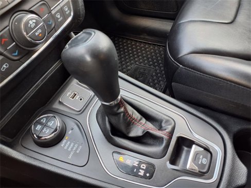 Used 2019 Jeep Cherokee Trailhawk w/ Cold Weather Group image 22