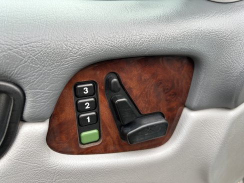 Used 2001 Mercedes-Benz CLK 320 Coupe image 25