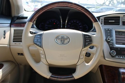 Used 2012 Toyota Avalon Limited image 30