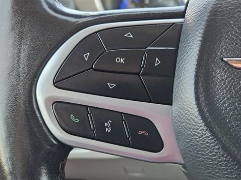 Used 2020 Chrysler Pacifica Touring-L image 28