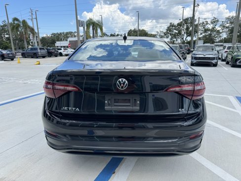 Used 2022 Volkswagen Jetta SE w/ Panoramic Sunroof Package image 4