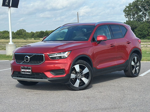 Used 2020 Volvo XC40 T5 Momentum w/ Protection Package Premier image 2