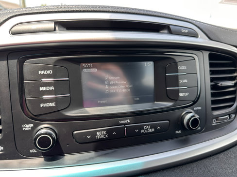 Used 2018 Kia Sorento LX image 17
