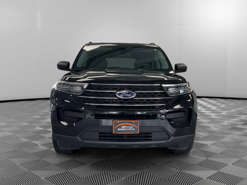Used 2024 Ford Explorer XLT image 3