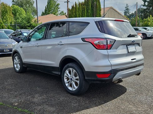 Used 2017 Ford Escape SE image 3