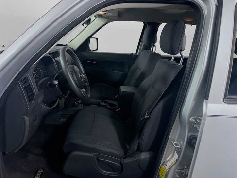 Used 2011 Jeep Liberty Sport image 15