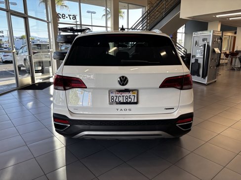 Used 2022 Volkswagen Taos SE image 3
