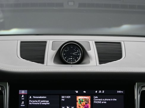 Used 2025 Porsche Macan image 23