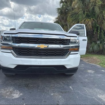 Used 2018 Chevrolet Silverado 1500 W/T w/ Trailering Package image 1
