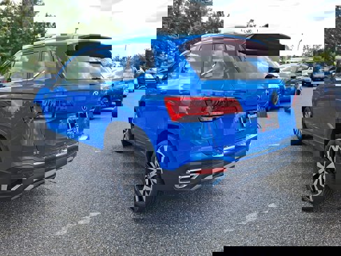 Certified 2022 Volkswagen Taos SE image 4