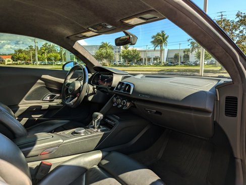 Used 2018 Audi R8 V10 w/ Premium Package image 14
