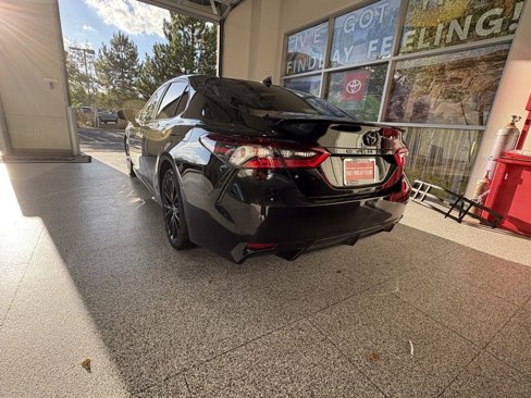 Used 2021 Toyota Camry SE image 7