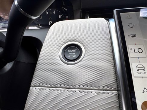 New 2025 Land Rover Discovery Sport Dynamic SE image 25