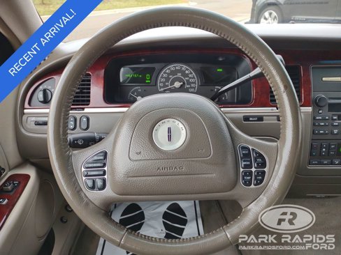 Used 2004 Lincoln Town Car Signature image 20