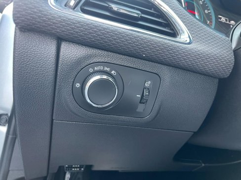 Used 2018 Chevrolet Cruze LS image 17