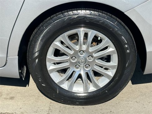 Used 2016 Toyota Sienna XLE image 8
