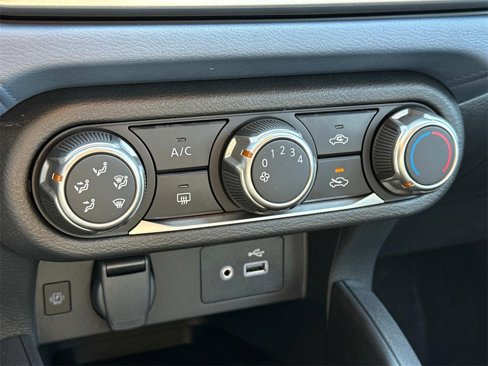 New 2025 Nissan Versa SV image 5