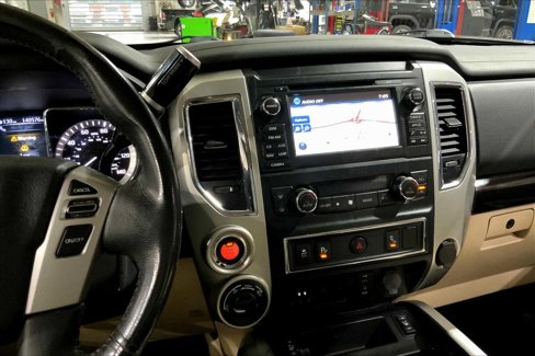 Used 2016 Nissan Titan SV image 6