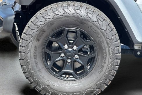 Used 2023 Jeep Gladiator Sport image 30