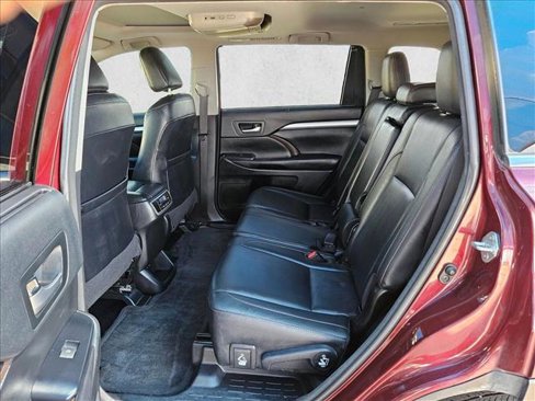 Used 2018 Toyota Highlander XLE image 21