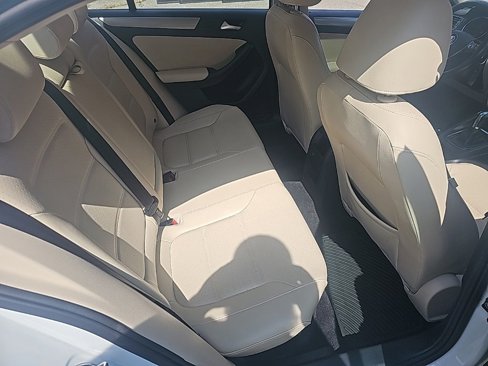Used 2017 Volkswagen Jetta SE image 13