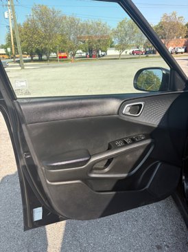 Used 2020 Kia Soul S image 11