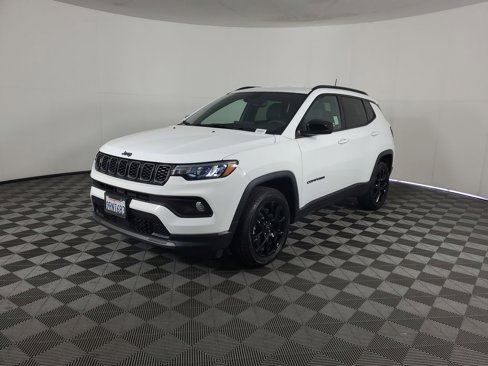 Used 2025 Jeep Compass Latitude w/ Altitude Special Edition image 8