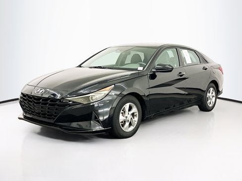 Used 2021 Hyundai Elantra SE image 3