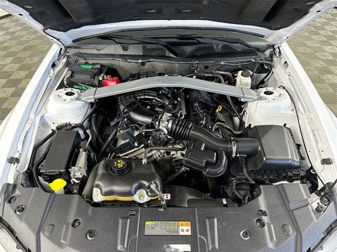 Used 2014 Ford Mustang Convertible image 27