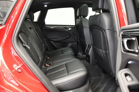 Certified 2025 Porsche Macan Turbo image 57