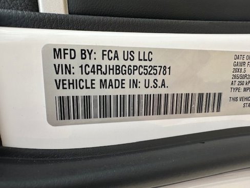 Used 2023 Jeep Grand Cherokee Limited w/ Black Appearance Package image 33