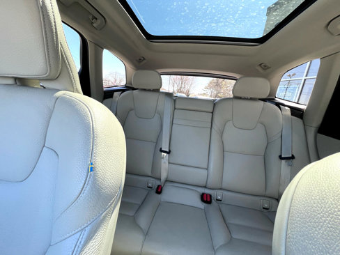 Used 2020 Volvo XC60 T5 Momentum image 31