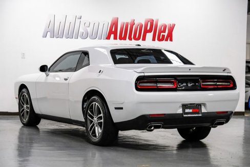 Used 2019 Dodge Challenger SXT image 9