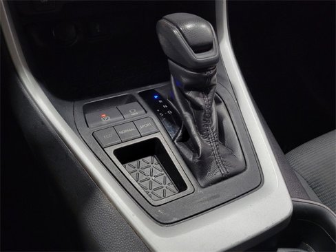 Used 2020 Toyota RAV4 LE image 22