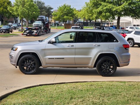 Used 2019 Jeep Grand Cherokee Altitude image 4