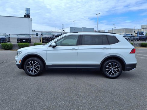 Used 2021 Volkswagen Tiguan SE image 2