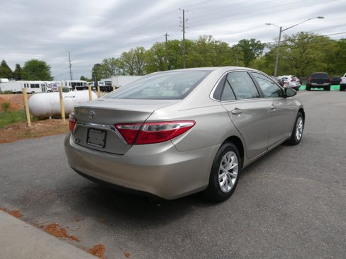 Used 2015 Toyota Camry LE image 5