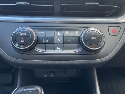 Used 2024 Buick Envista Preferred image 44