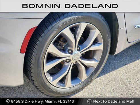 Used 2017 Chrysler Pacifica Limited image 5