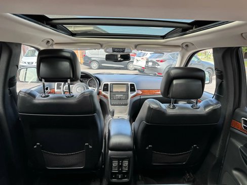 Used 2011 Jeep Grand Cherokee Limited w/ Luxury Group II image 26