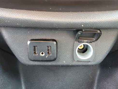 Used 2020 Chevrolet Traverse LT image 28