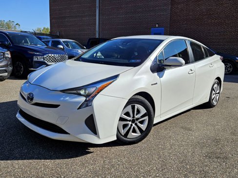 Used 2017 Toyota Prius Three image 3