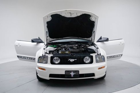 Used 2005 Ford Mustang GT Premium image 16