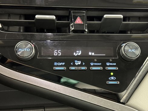 Used 2021 Toyota Camry SE image 20