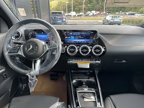 Used 2025 Mercedes-Benz GLA 250 4MATIC image 11