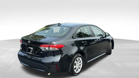 Used 2021 Toyota Corolla LE image 7